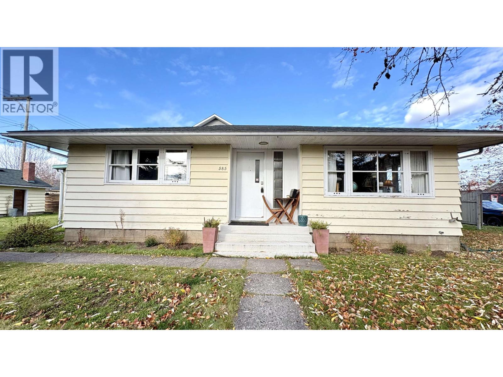 585 ALWARD STREET Property Photo 1