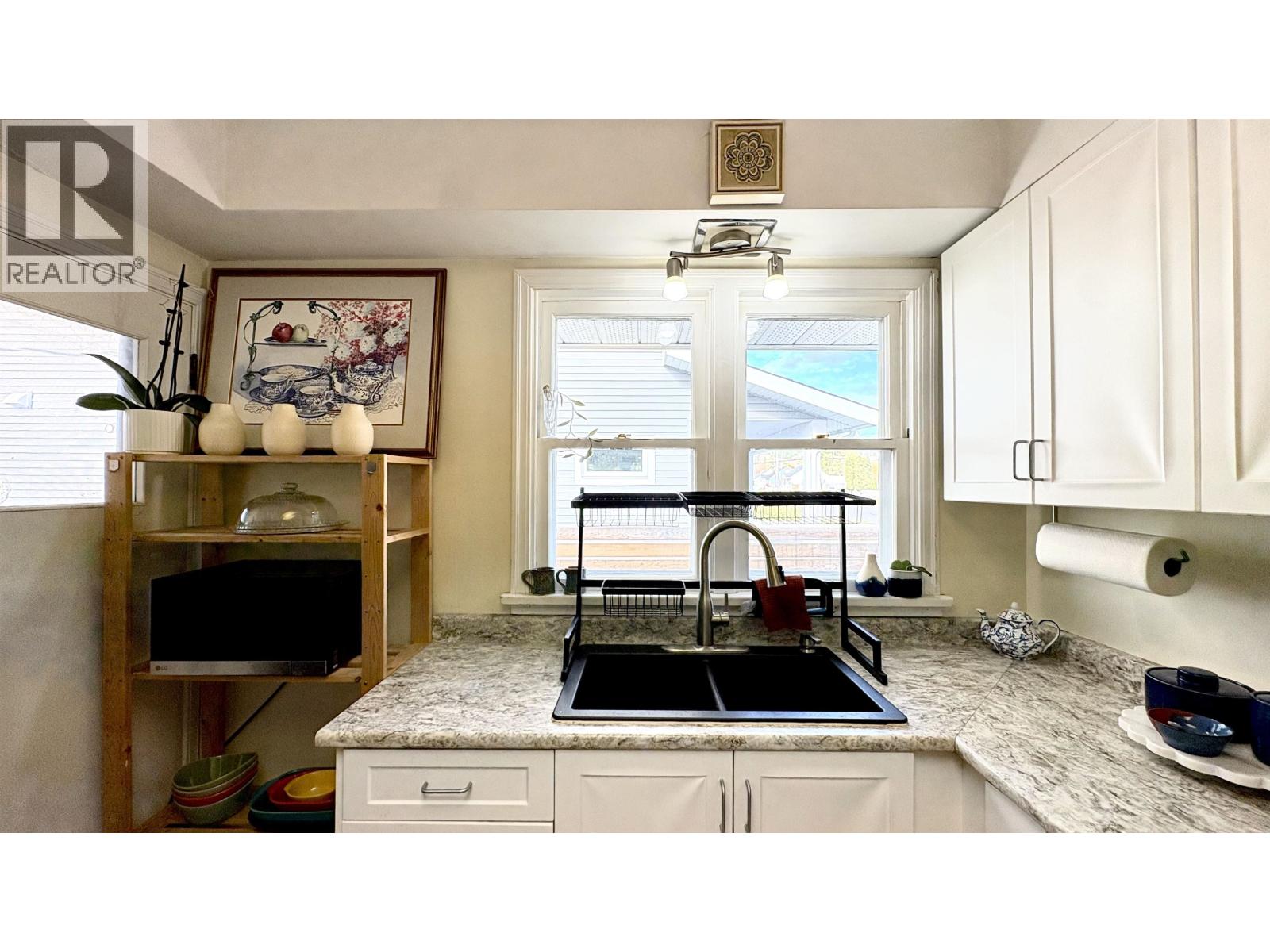 585 Alward Street Property Photo 11