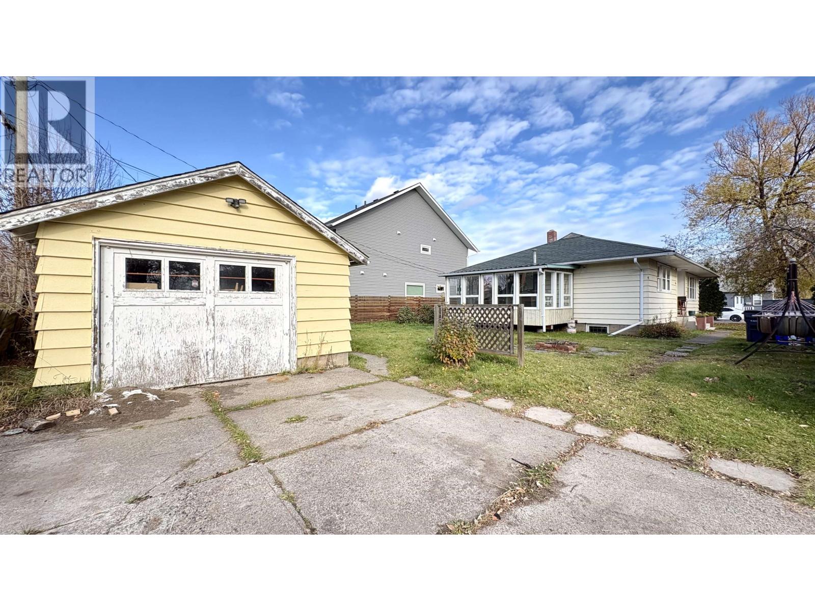 585 Alward Street Property Photo 23