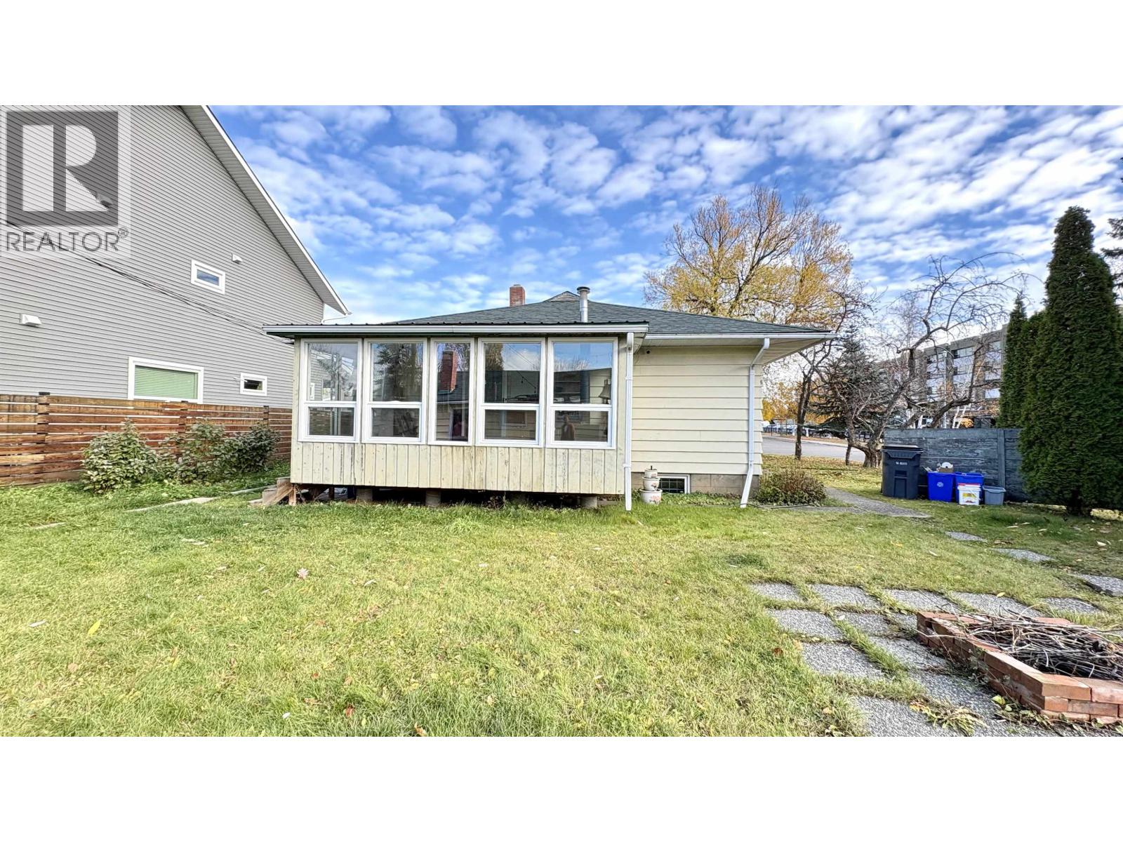 585 Alward Street Property Photo 24