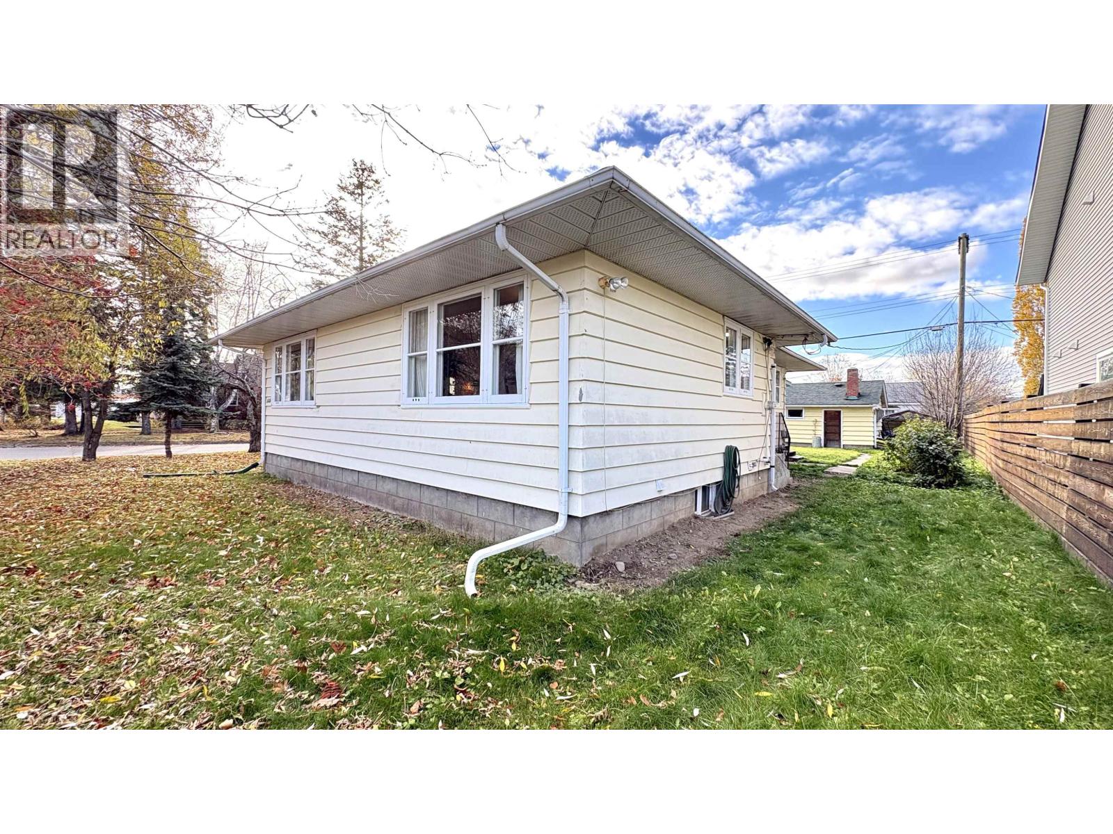 585 Alward Street Property Photo 28