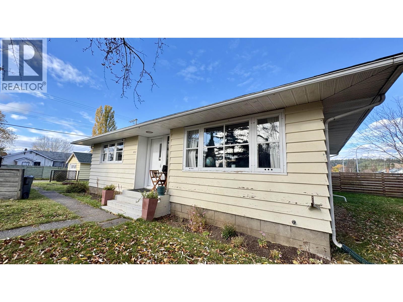 585 Alward Street Property Photo 31