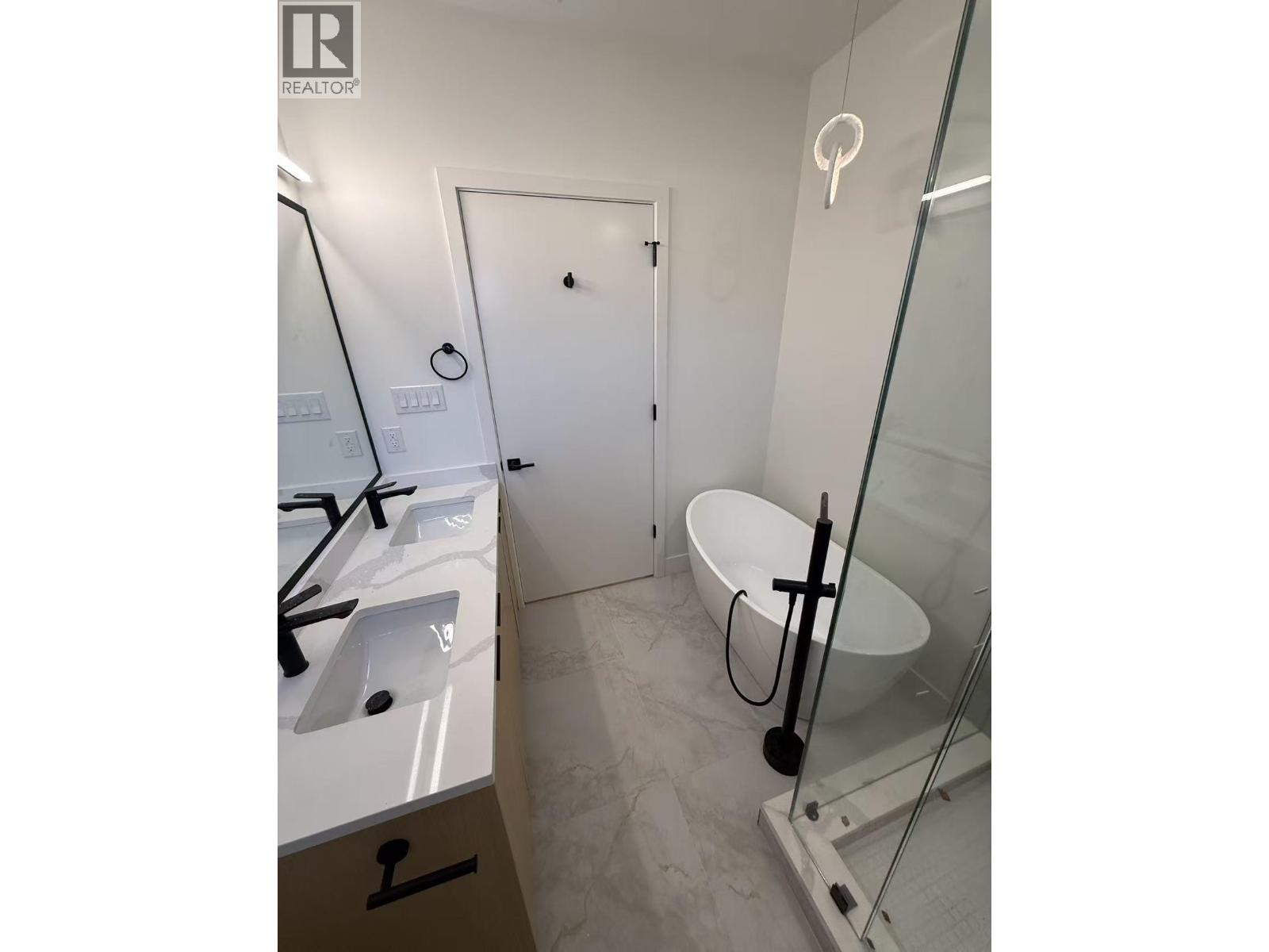 4636 Knight Street Property Photo 6