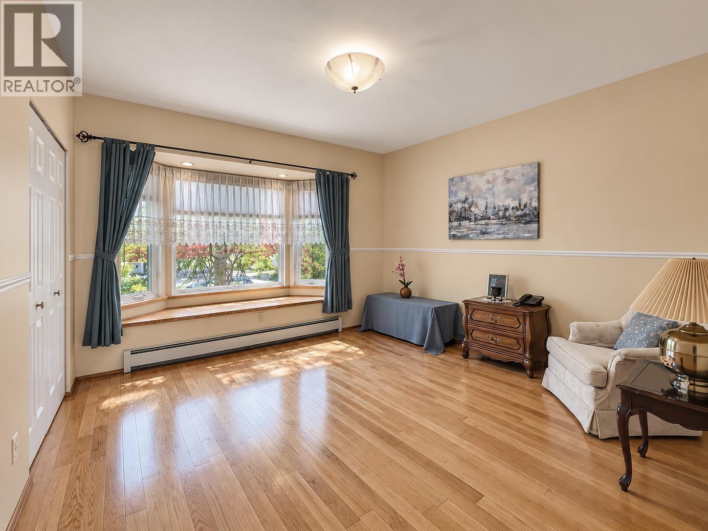 1180 Devonshire Crescent Property Photo 15