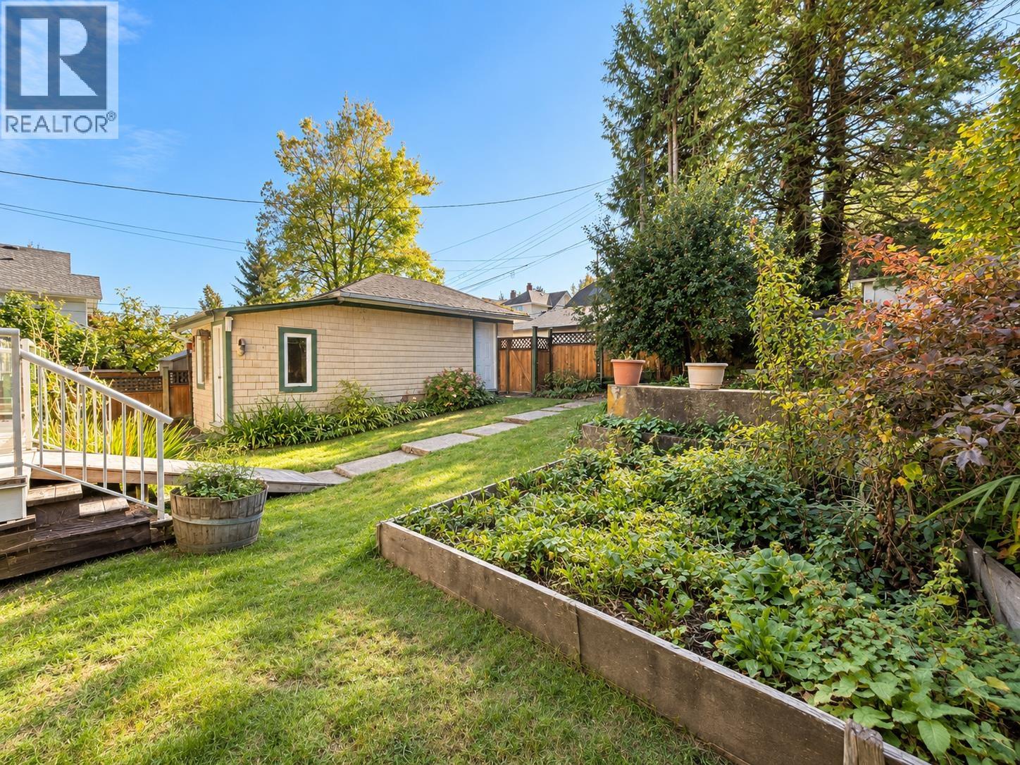 1180 Devonshire Crescent Property Photo 20
