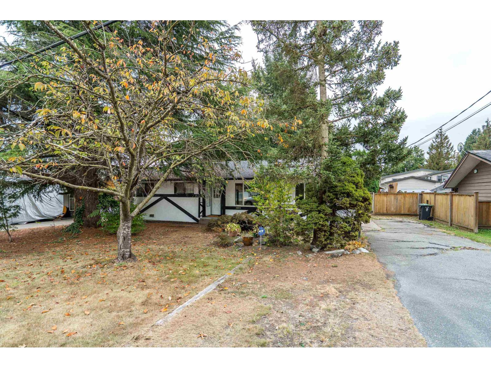 26978 28b Avenue Property Photo 2