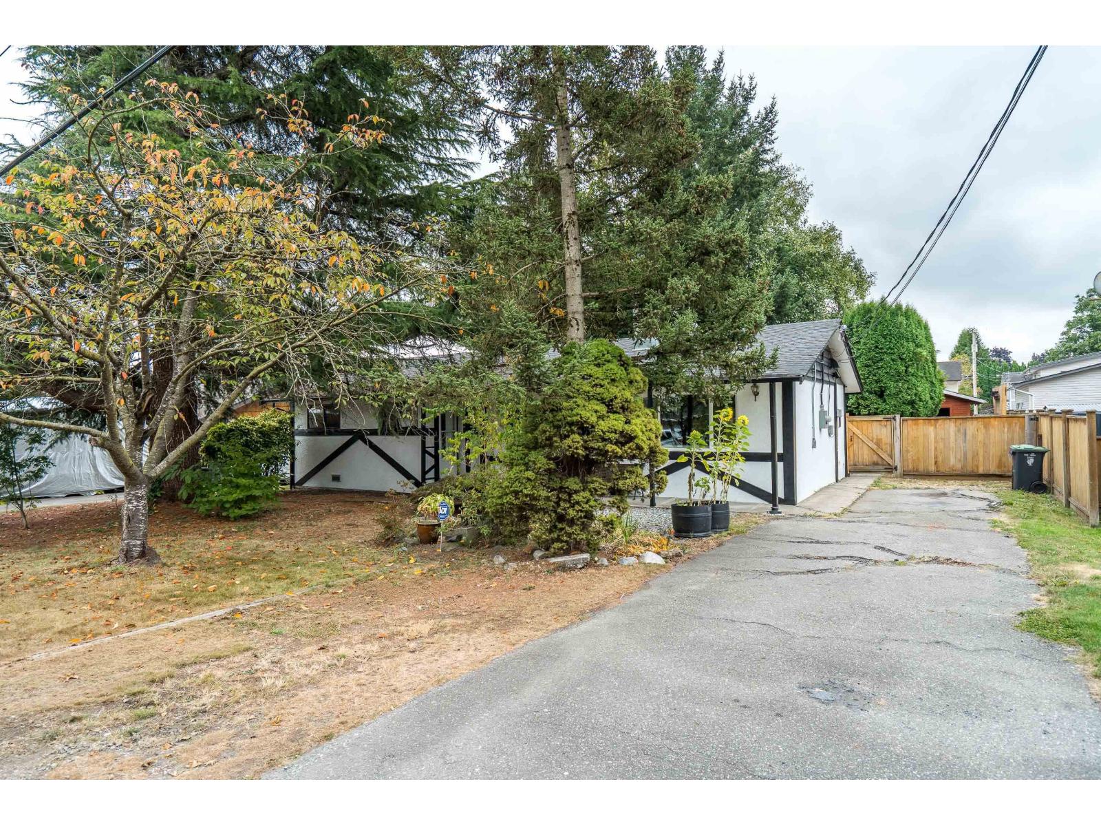 26978 28b Avenue Property Photo 4