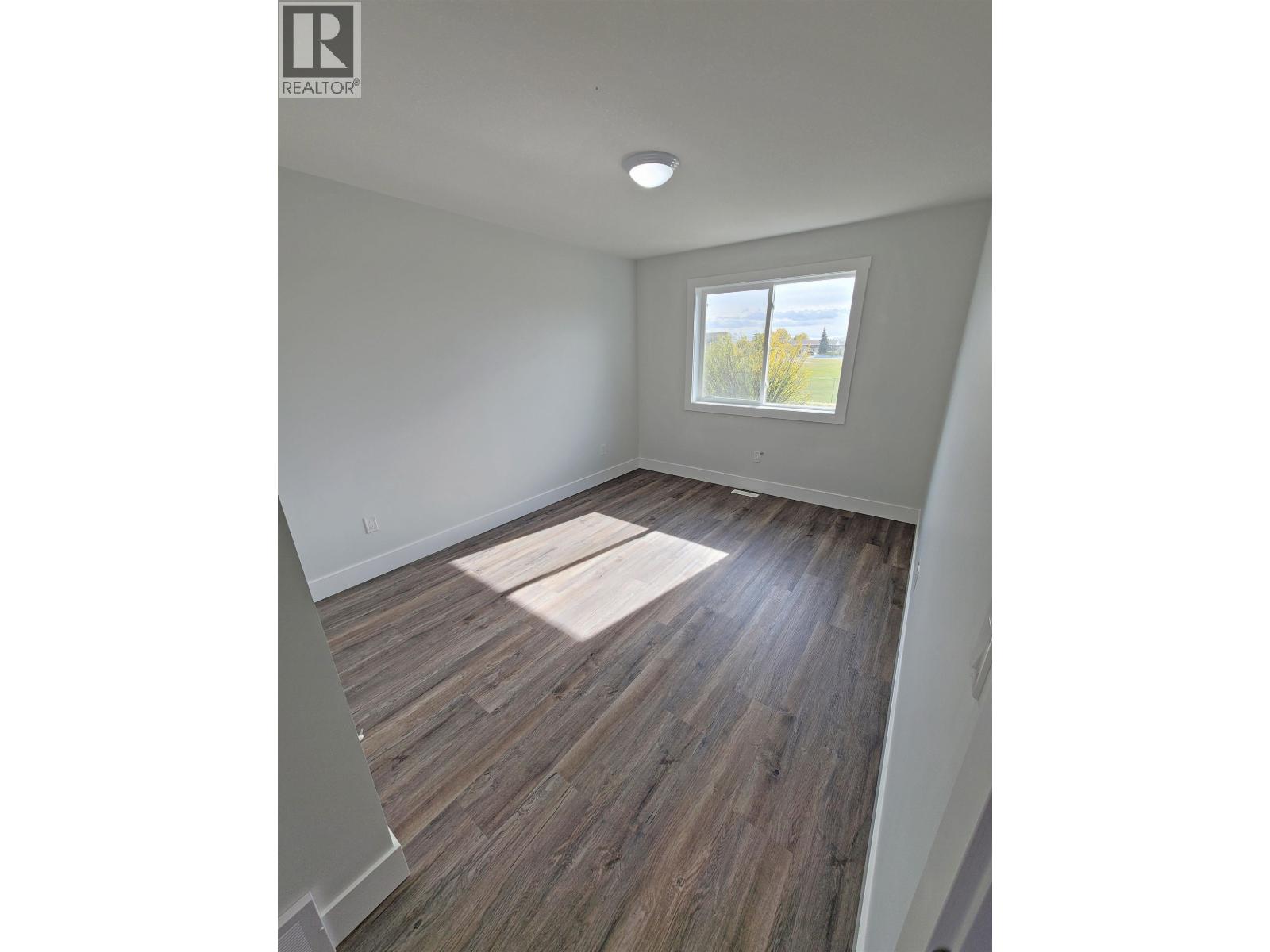 8420 88 Avenue Property Photo 6