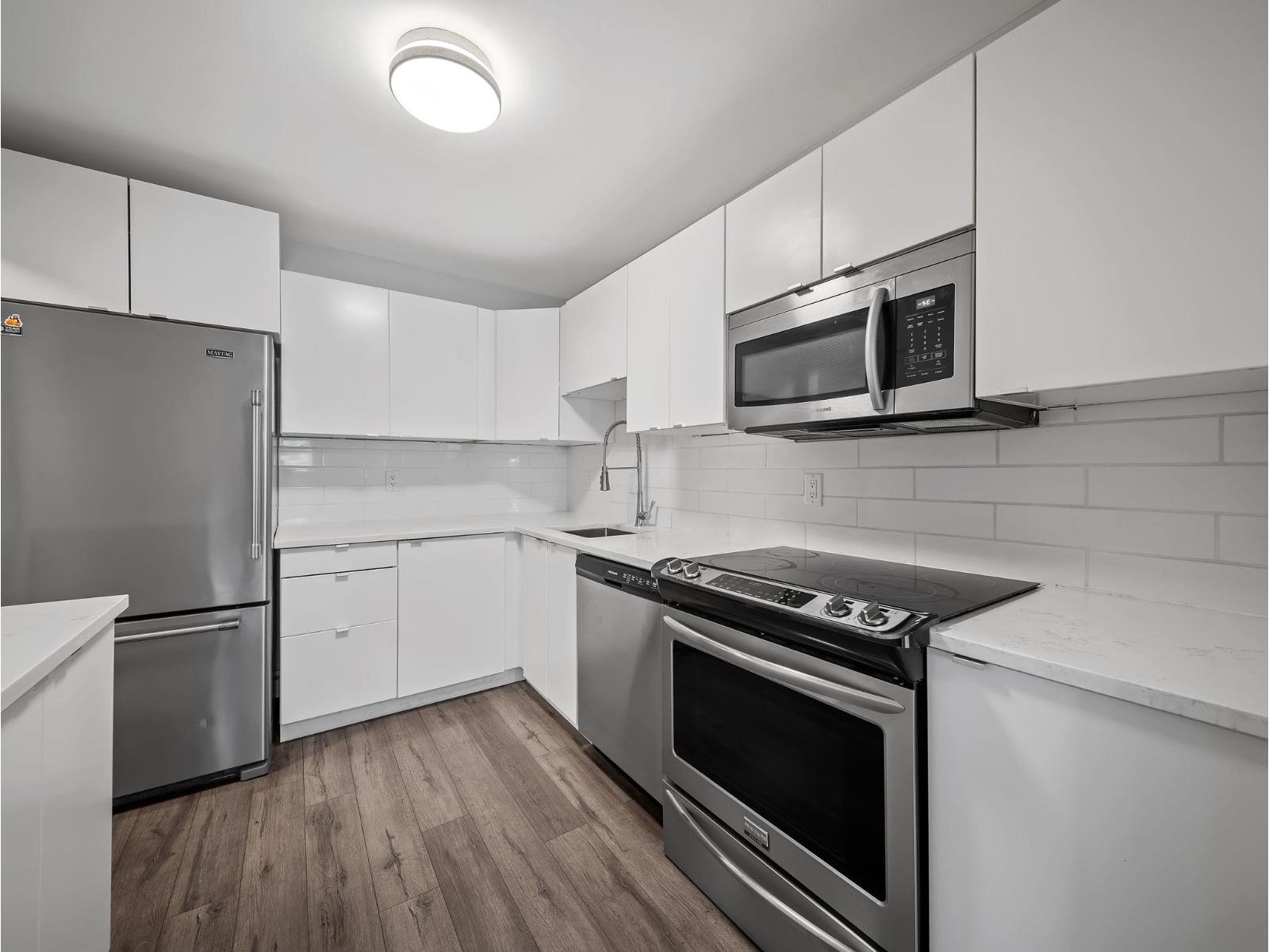 318 1561 Vidal Street Property Photo 3