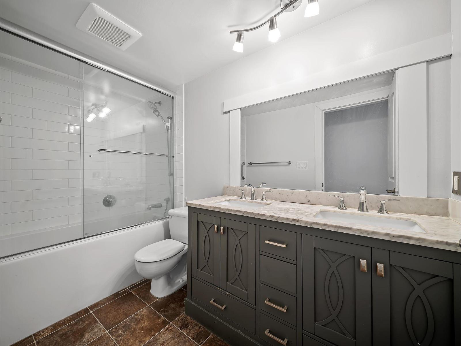 318 1561 Vidal Street Property Photo 11