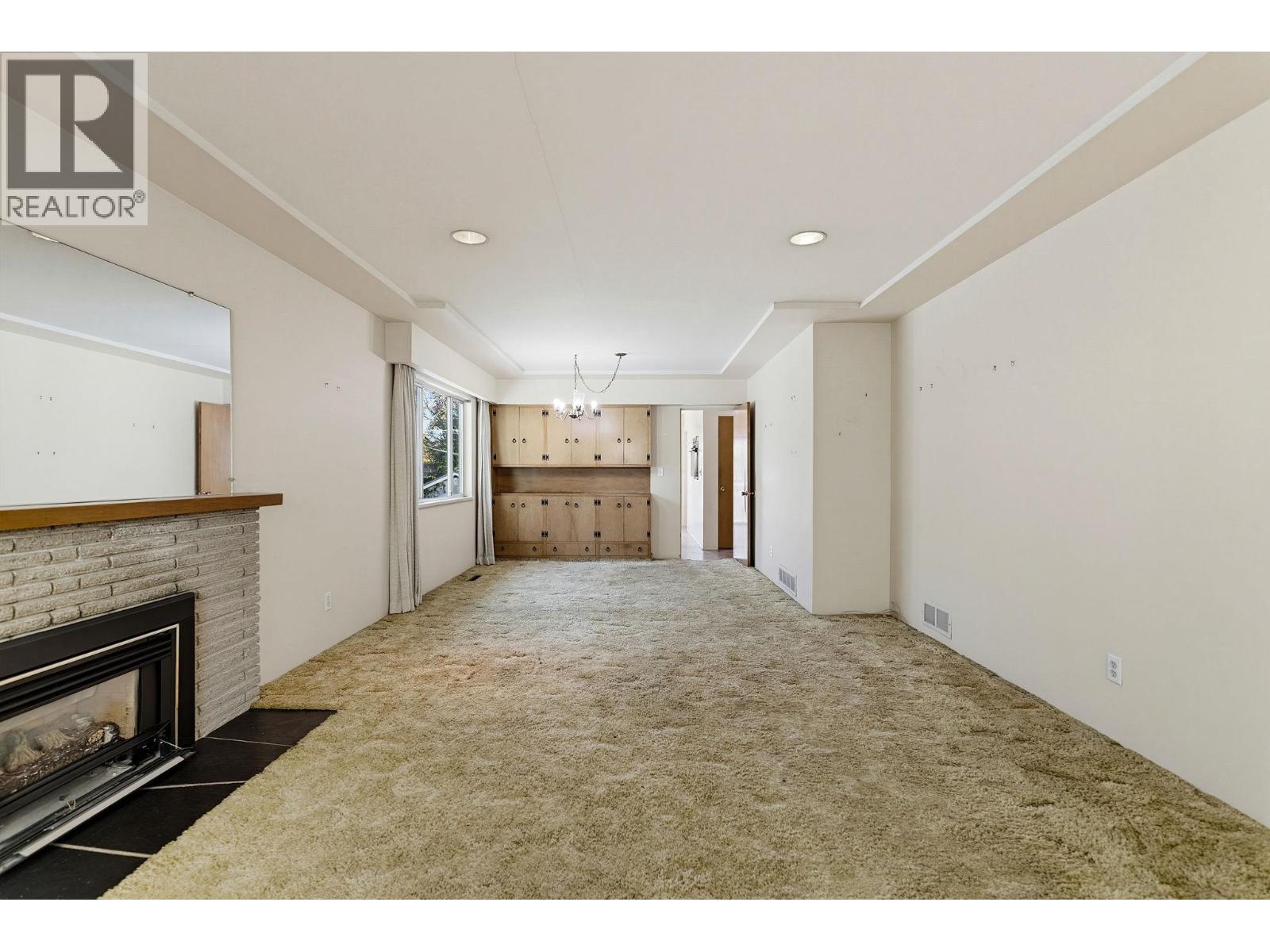 2878 W 14th Avenue Property Photo 5