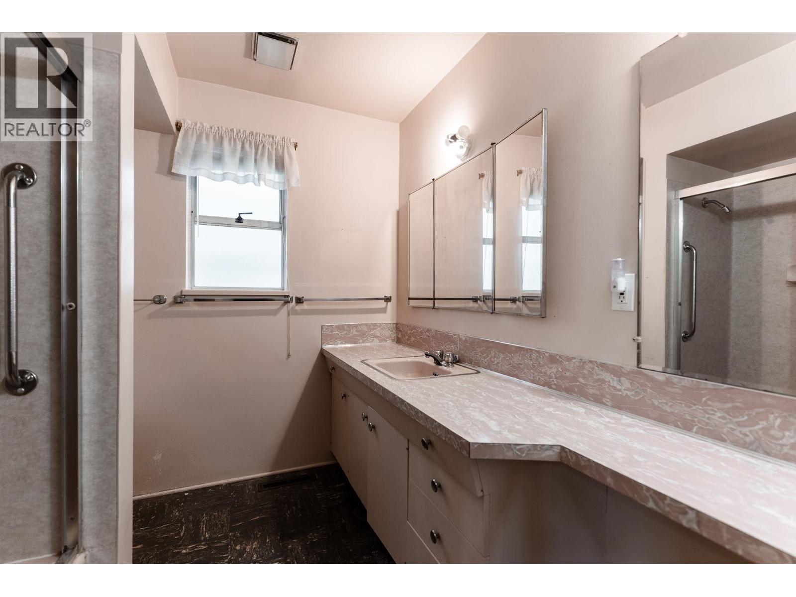 2878 W 14th Avenue Property Photo 19