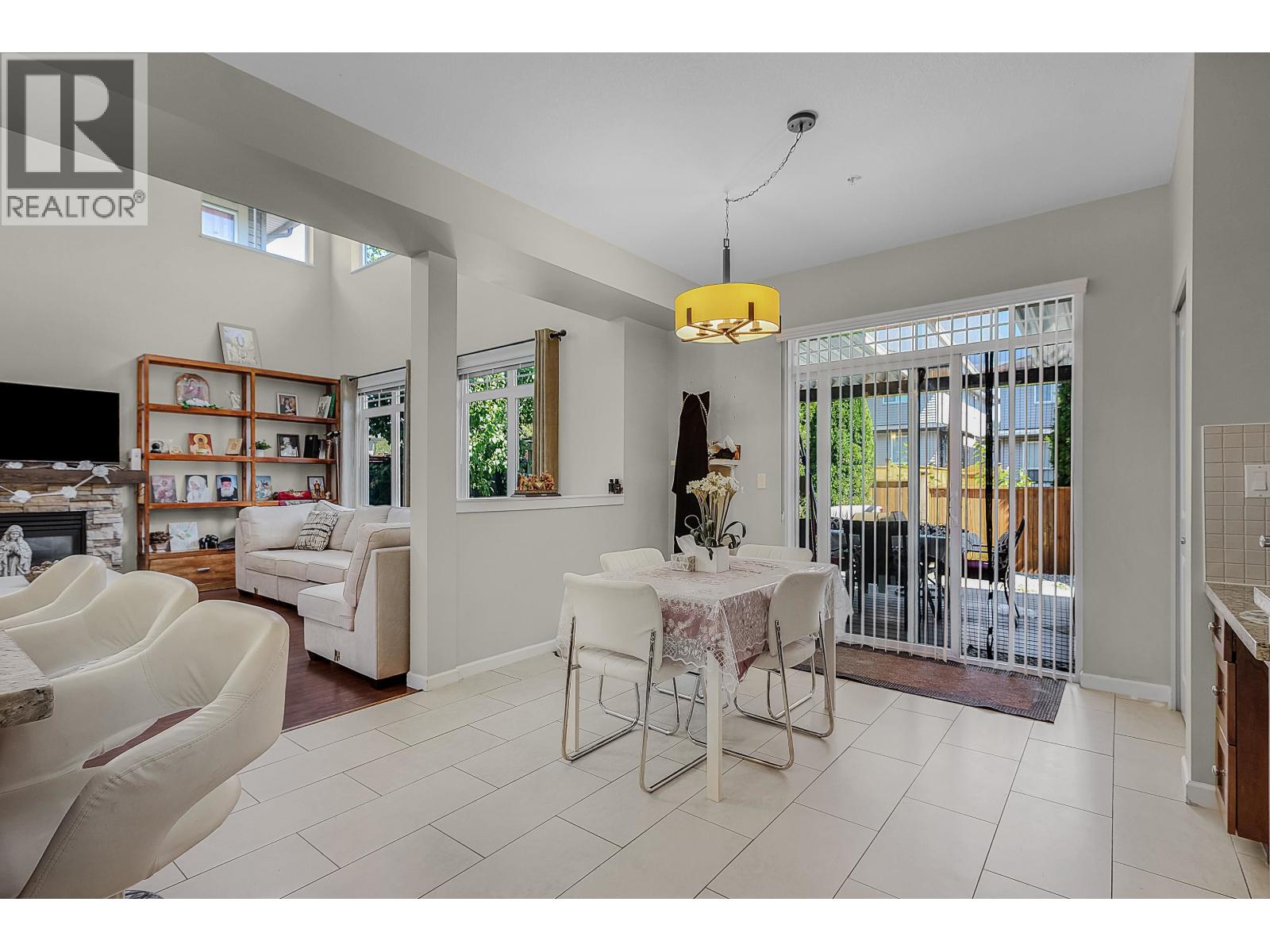 10122 241a Street Property Photo 7