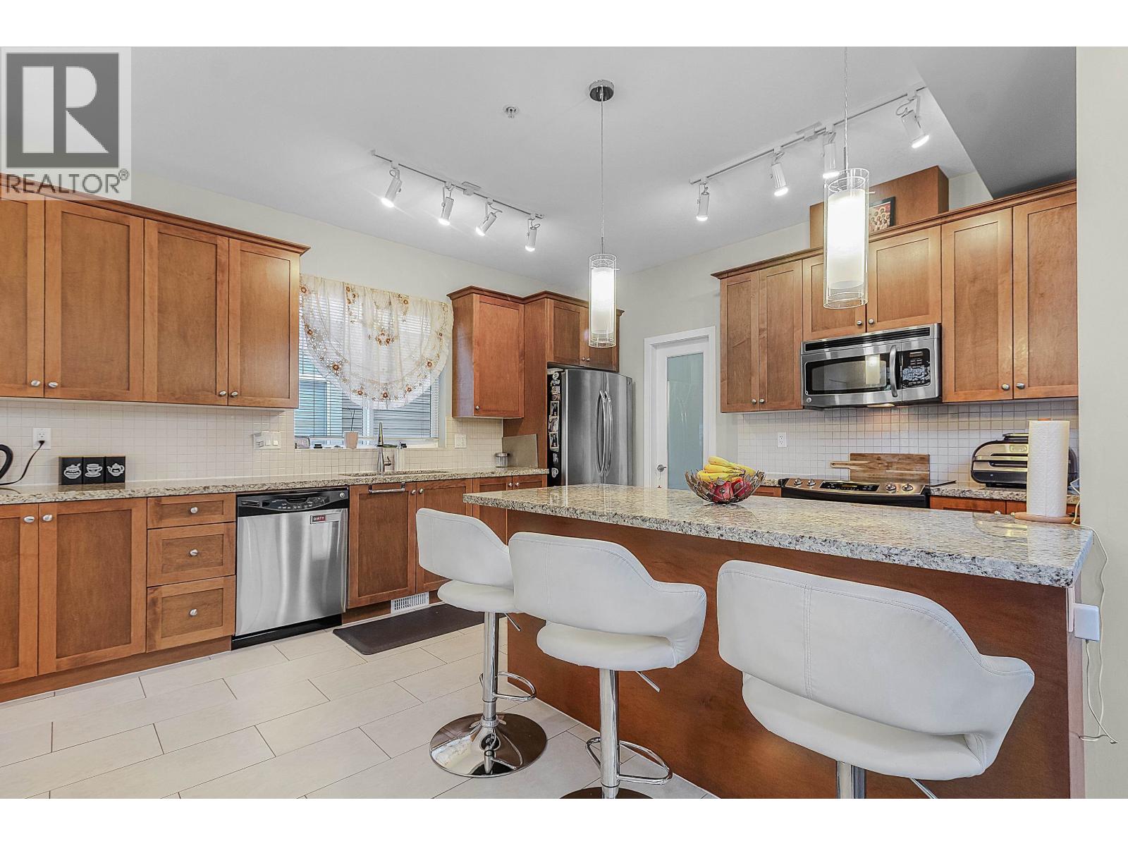 10122 241a Street Property Photo 13