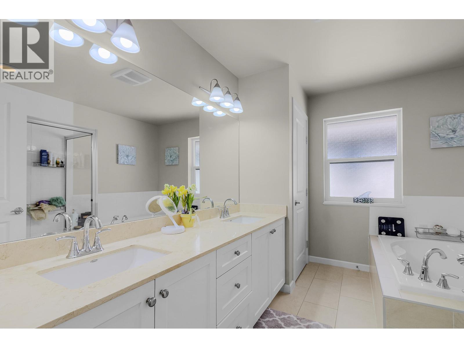 10122 241a Street Property Photo 28