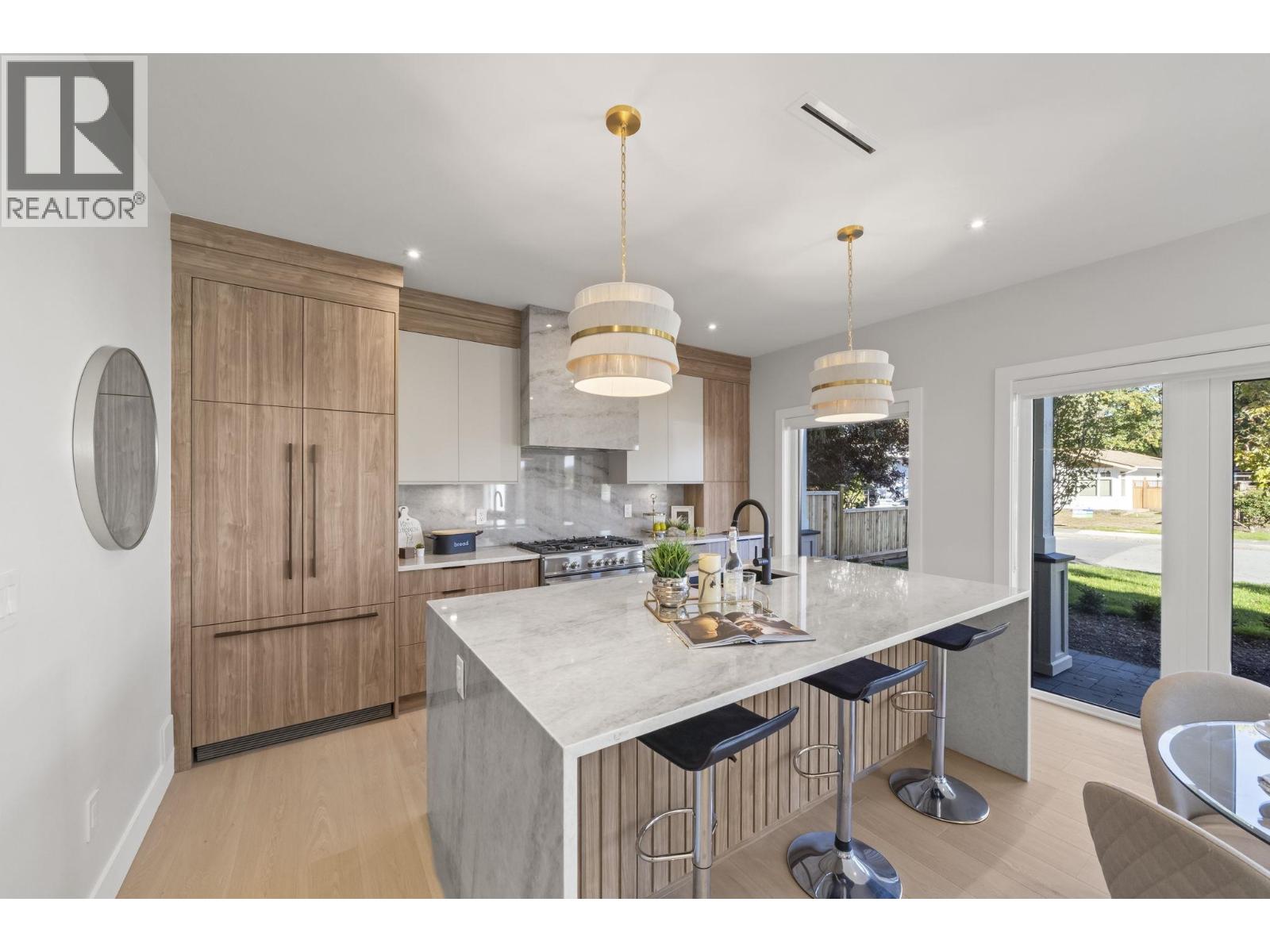 1 10931 Southport Road Property Photo 12