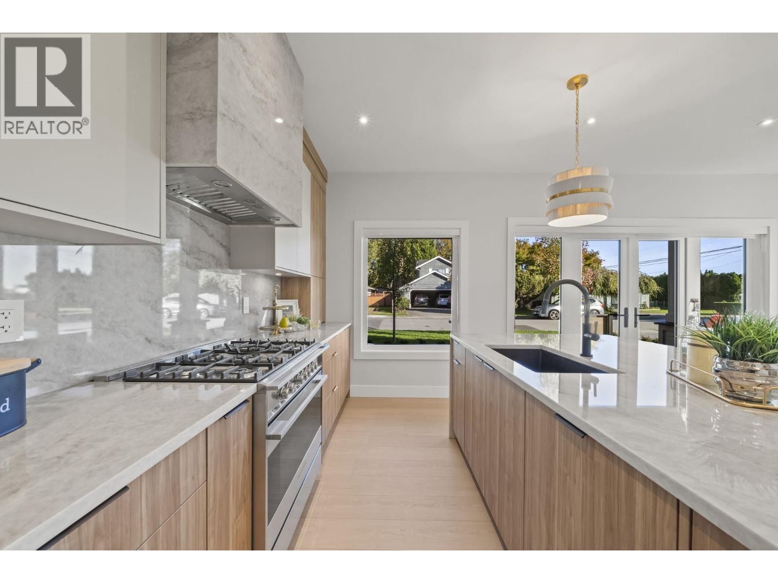 1 10931 Southport Road Property Photo 14