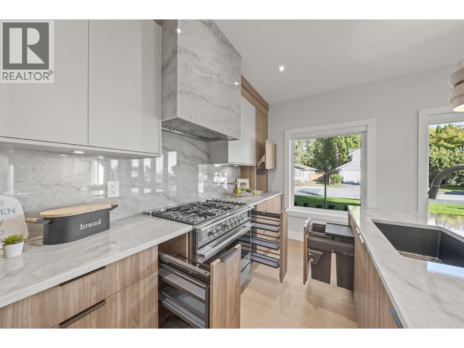 1 10931 Southport Road Property Photo 15