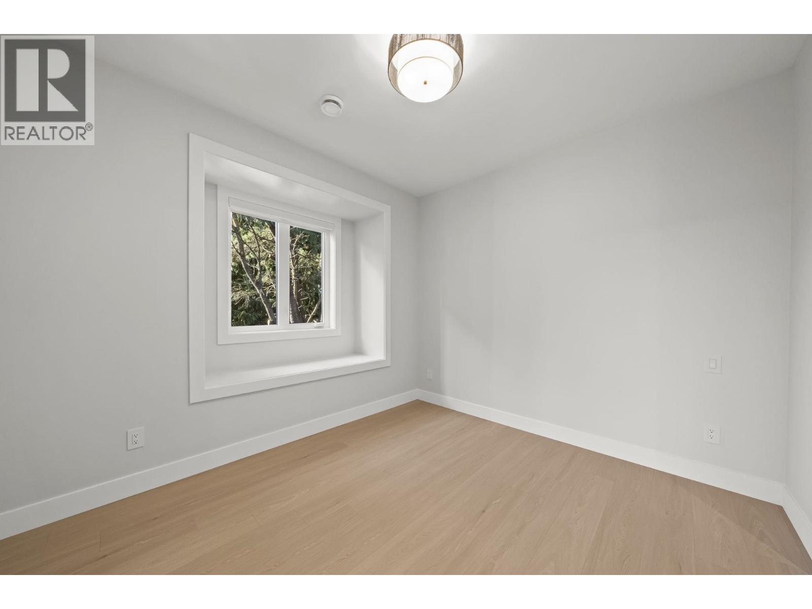 1 10931 Southport Road Property Photo 28