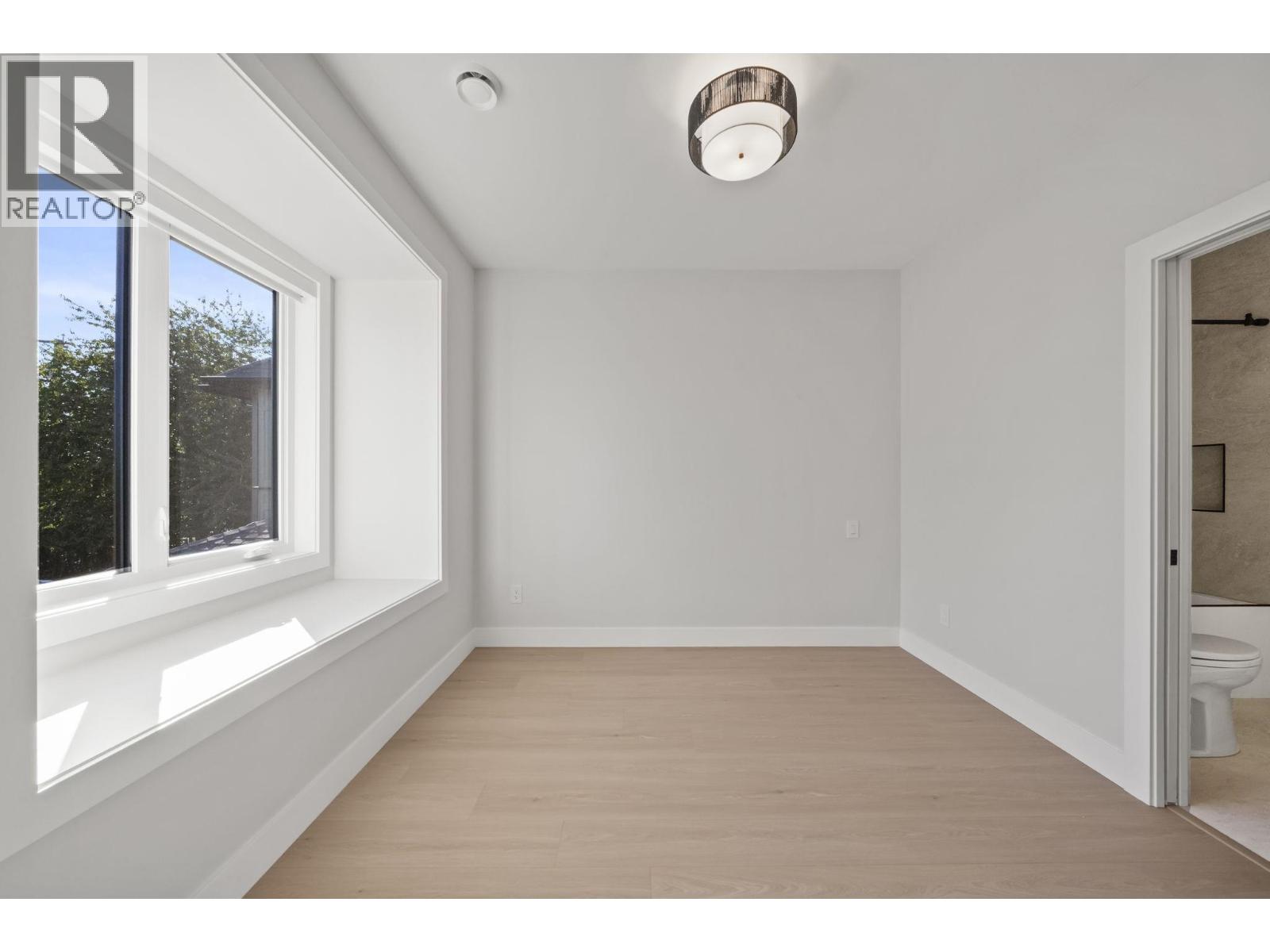 1 10931 Southport Road Property Photo 31