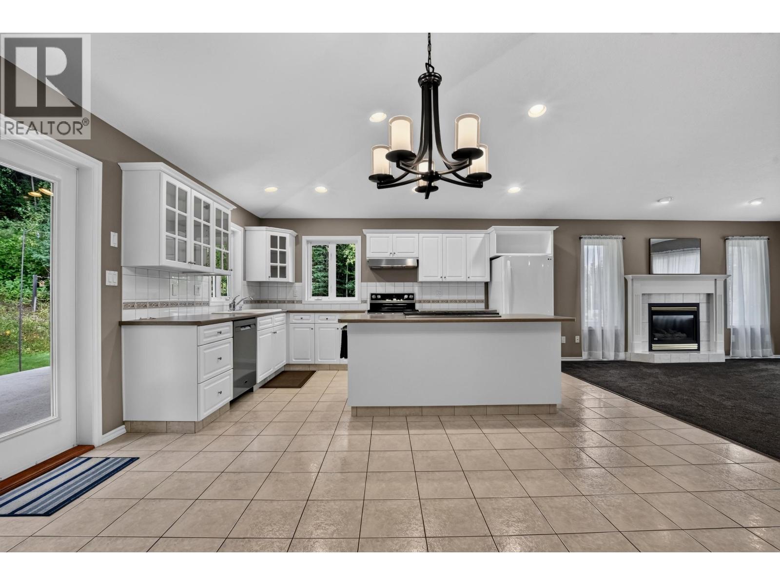 9288 Summerset Place Property Photo 10