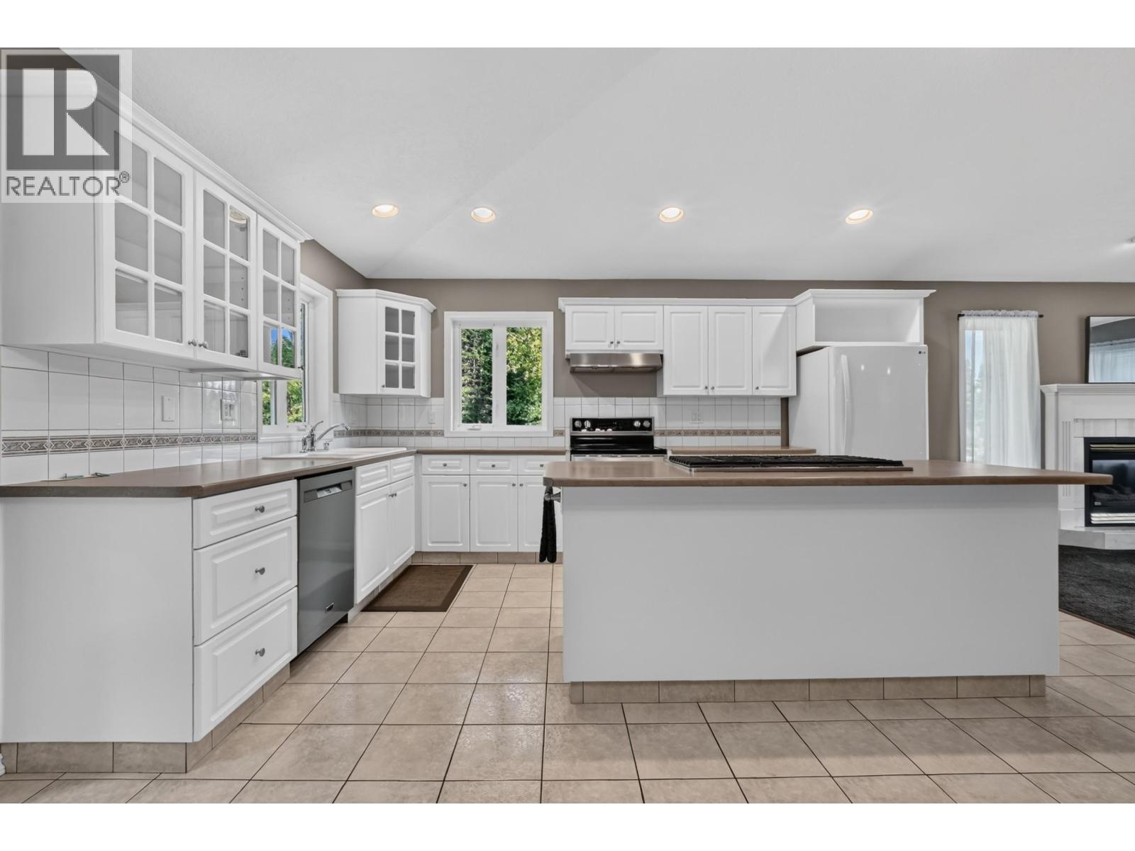 9288 Summerset Place Property Photo 11