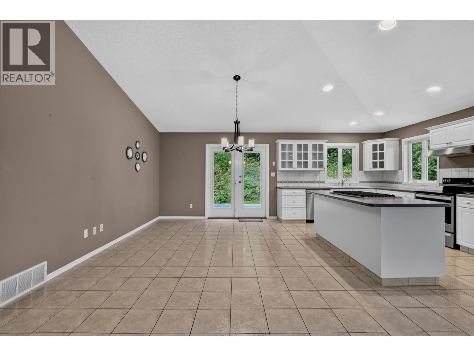 9288 Summerset Place Property Photo 14