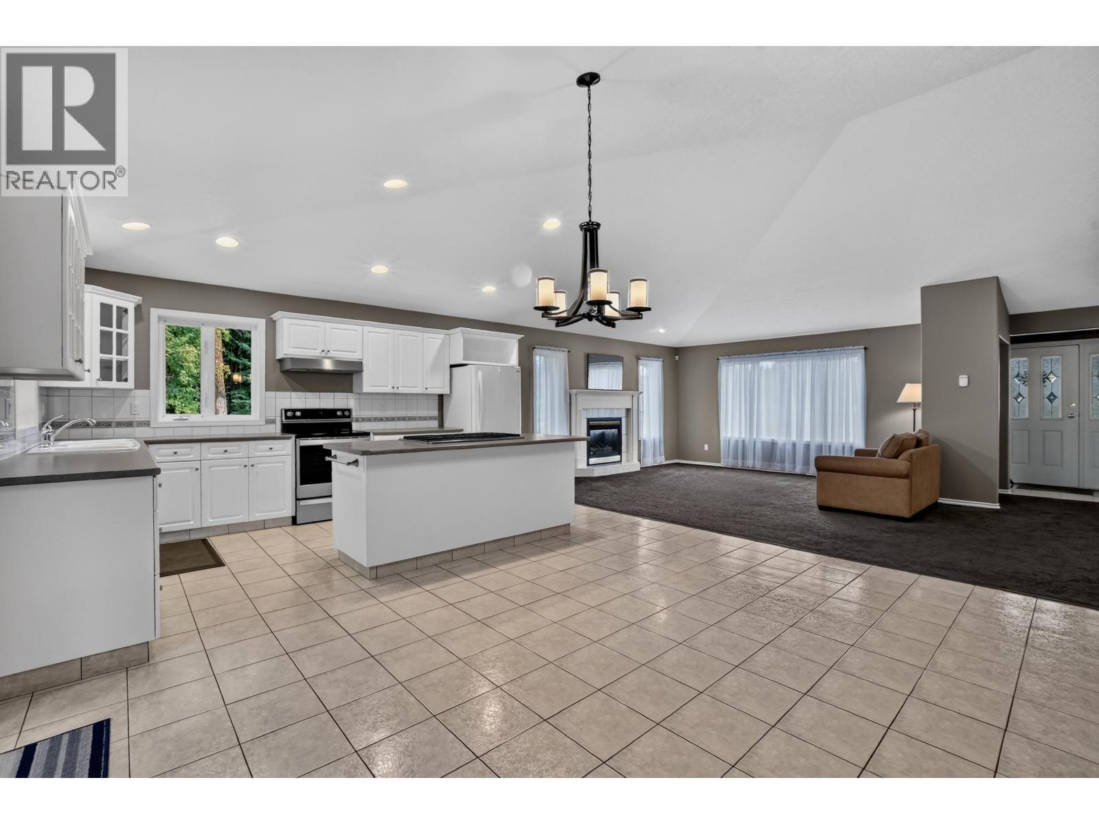 9288 Summerset Place Property Photo 15