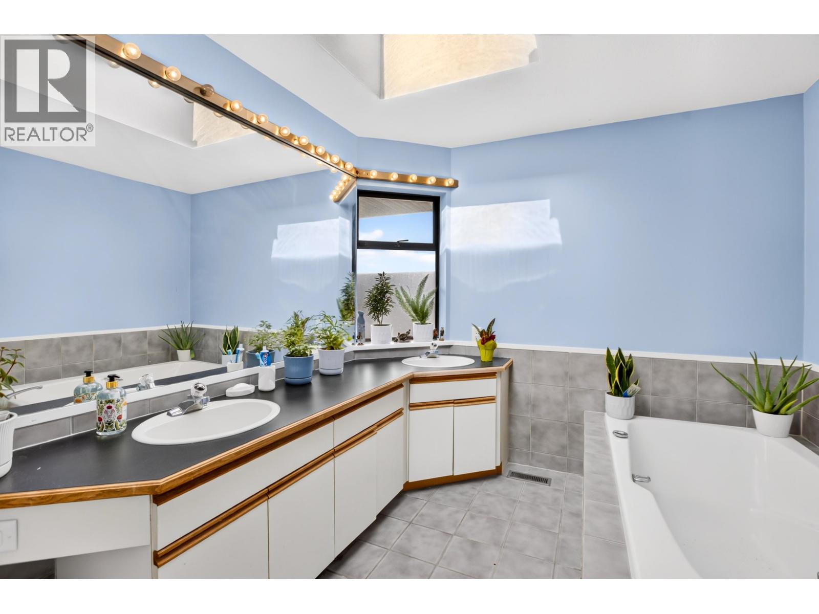 1112 Alderside Road Property Photo 17