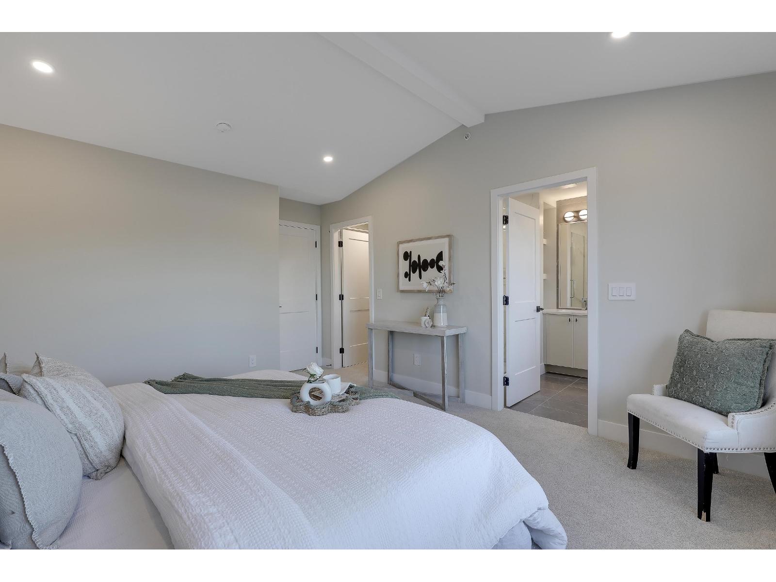 7746 196 Street Property Photo 22