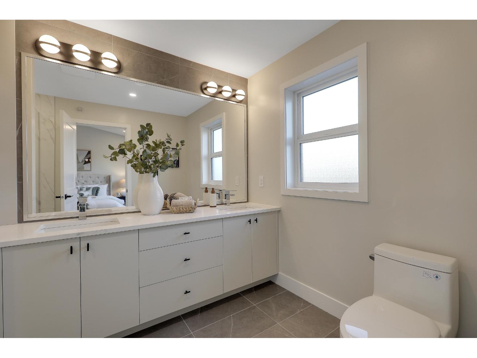 7746 196 Street Property Photo 24