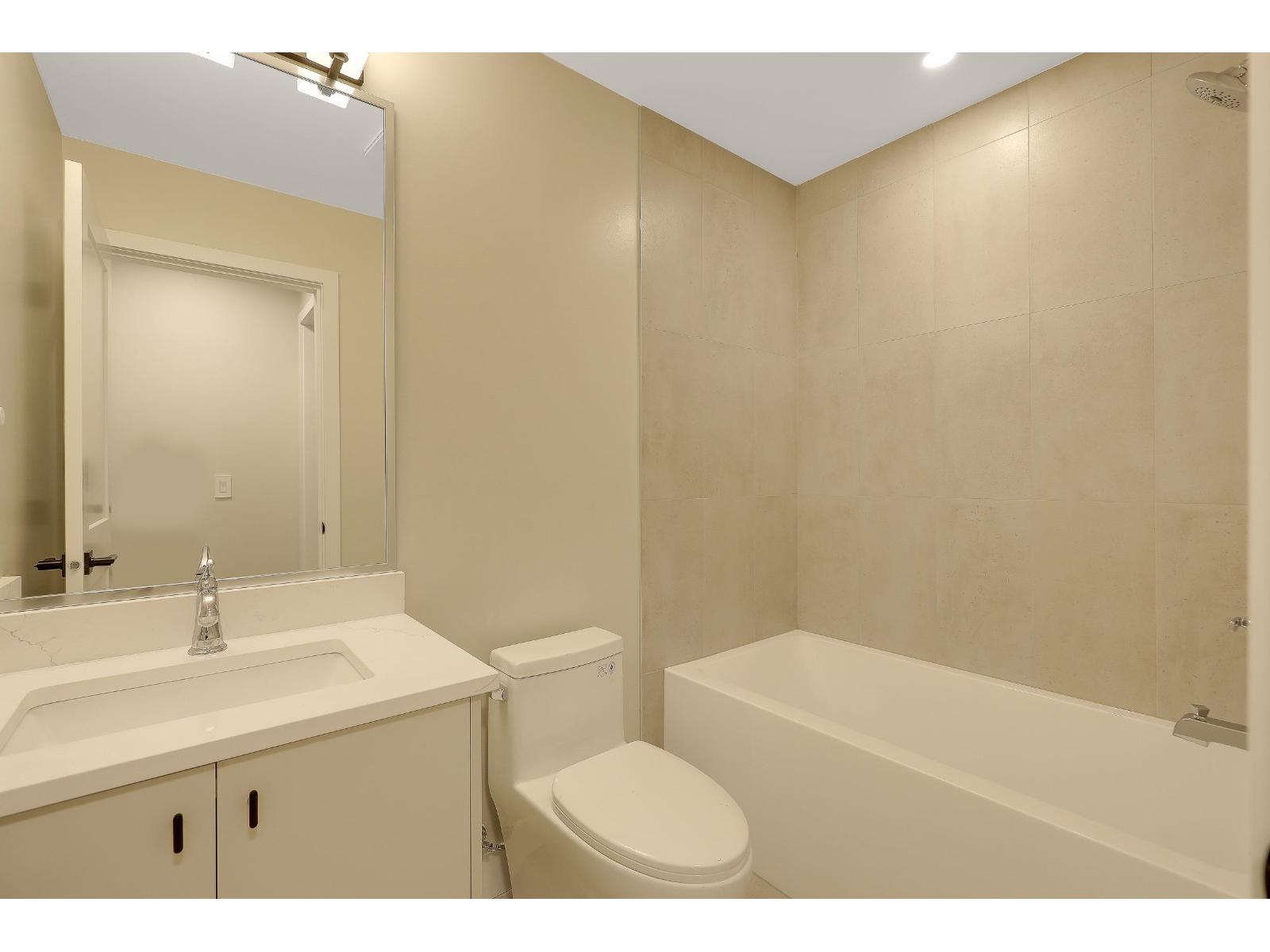 7746 196 Street Property Photo 33