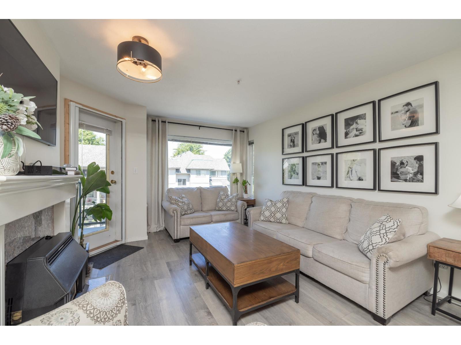 402 33668 King Road Property Photo 1