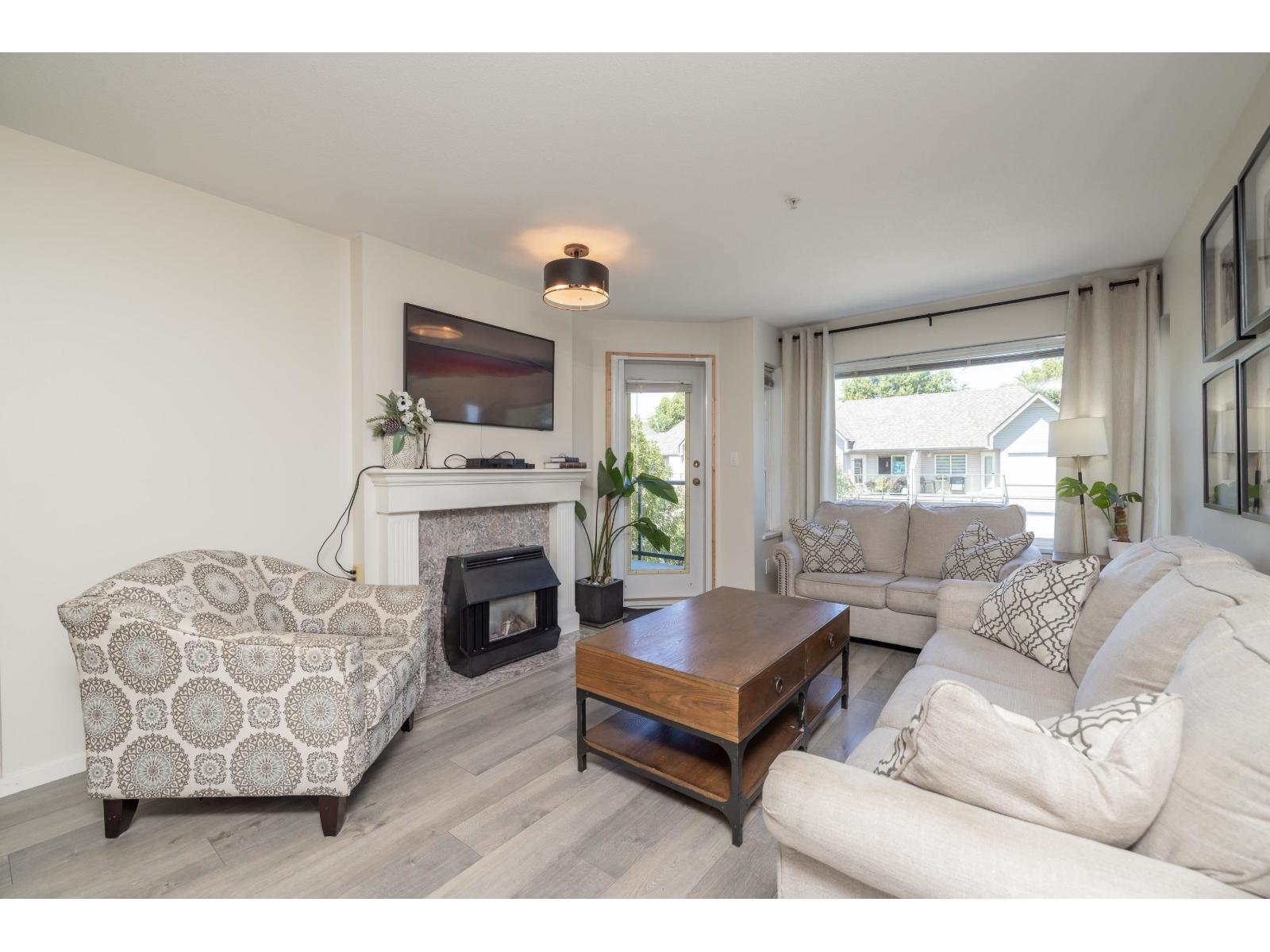 402 33668 King Road Property Photo 5