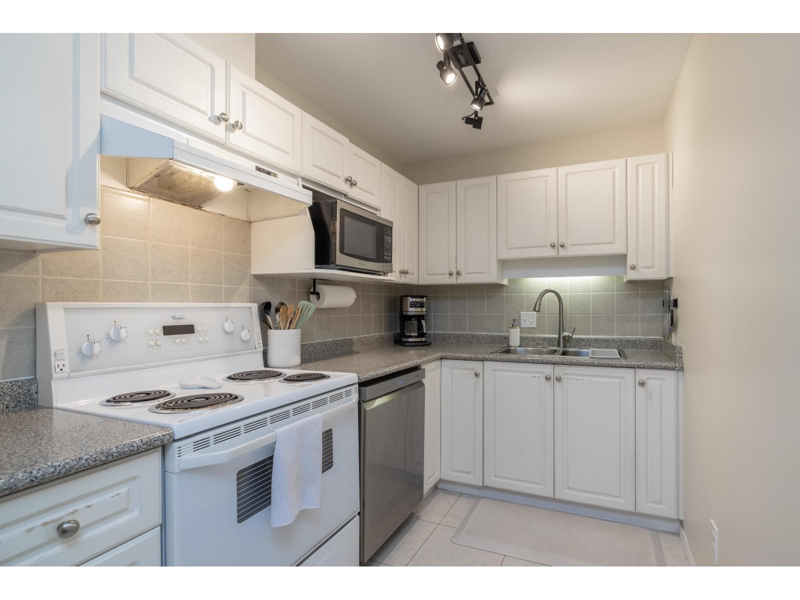 402 33668 King Road Property Photo 9