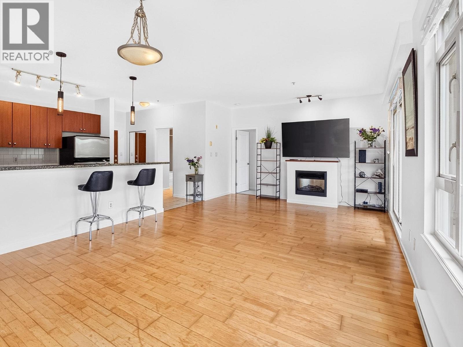 304 100 Capilano Road Property Photo 4