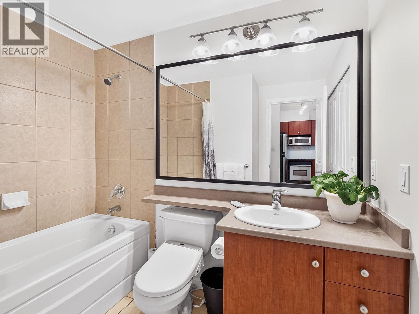 304 100 Capilano Road Property Photo 8