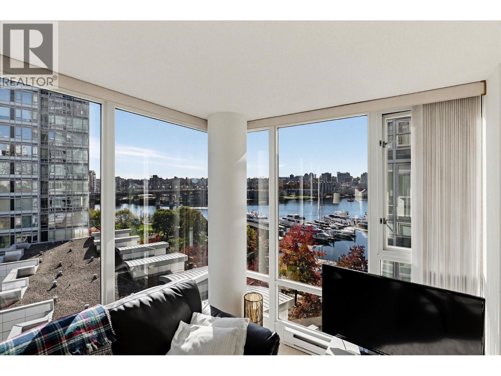 901 1067 Marinaside Crescent Property Photo 1