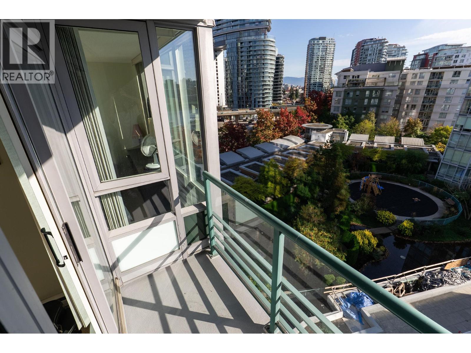 901 1067 Marinaside Crescent Property Photo 3