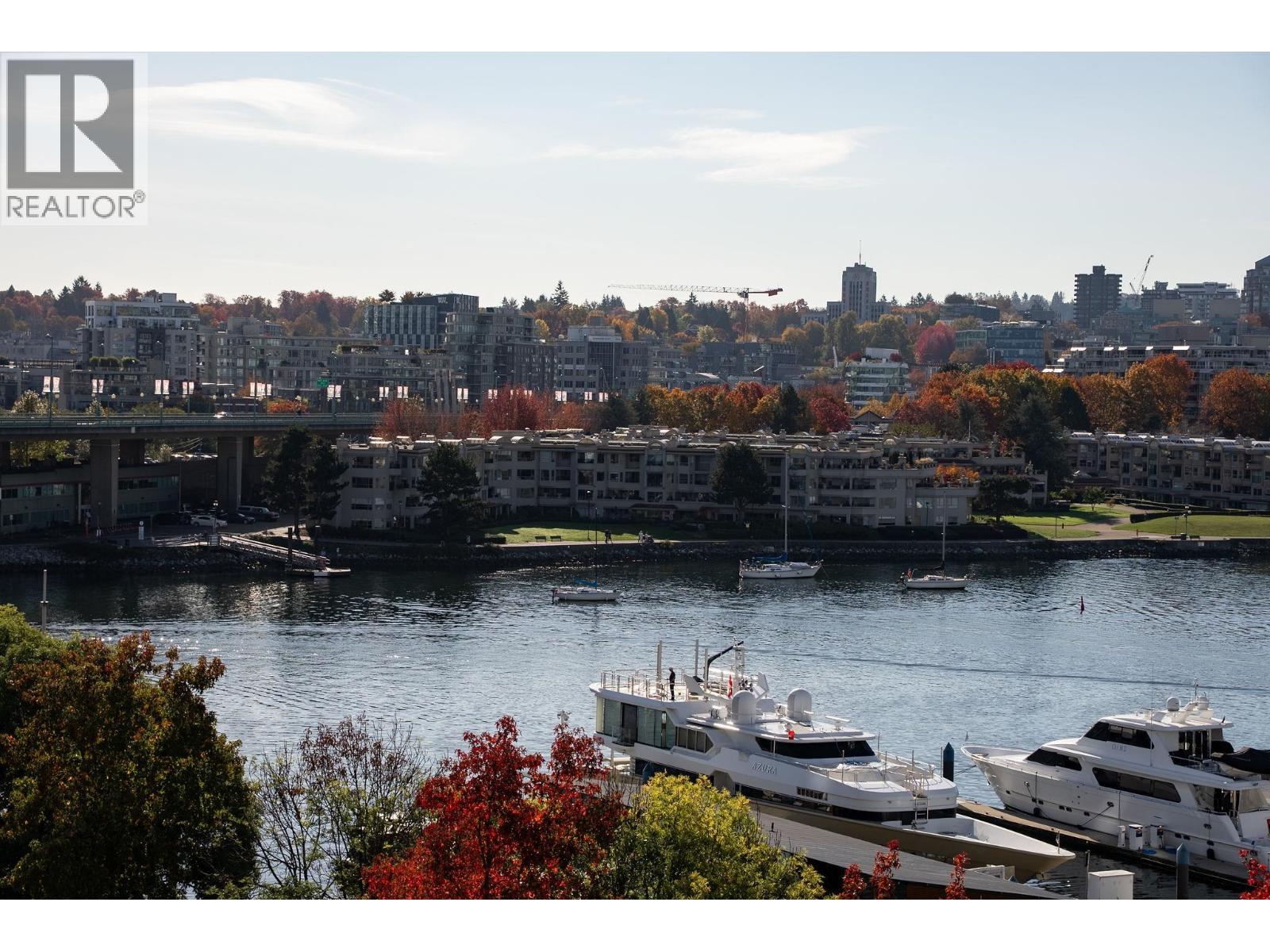 901 1067 Marinaside Crescent Property Photo 11