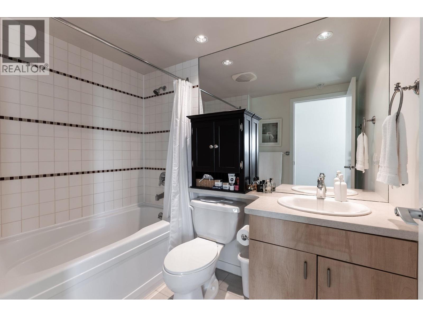 901 1067 Marinaside Crescent Property Photo 22
