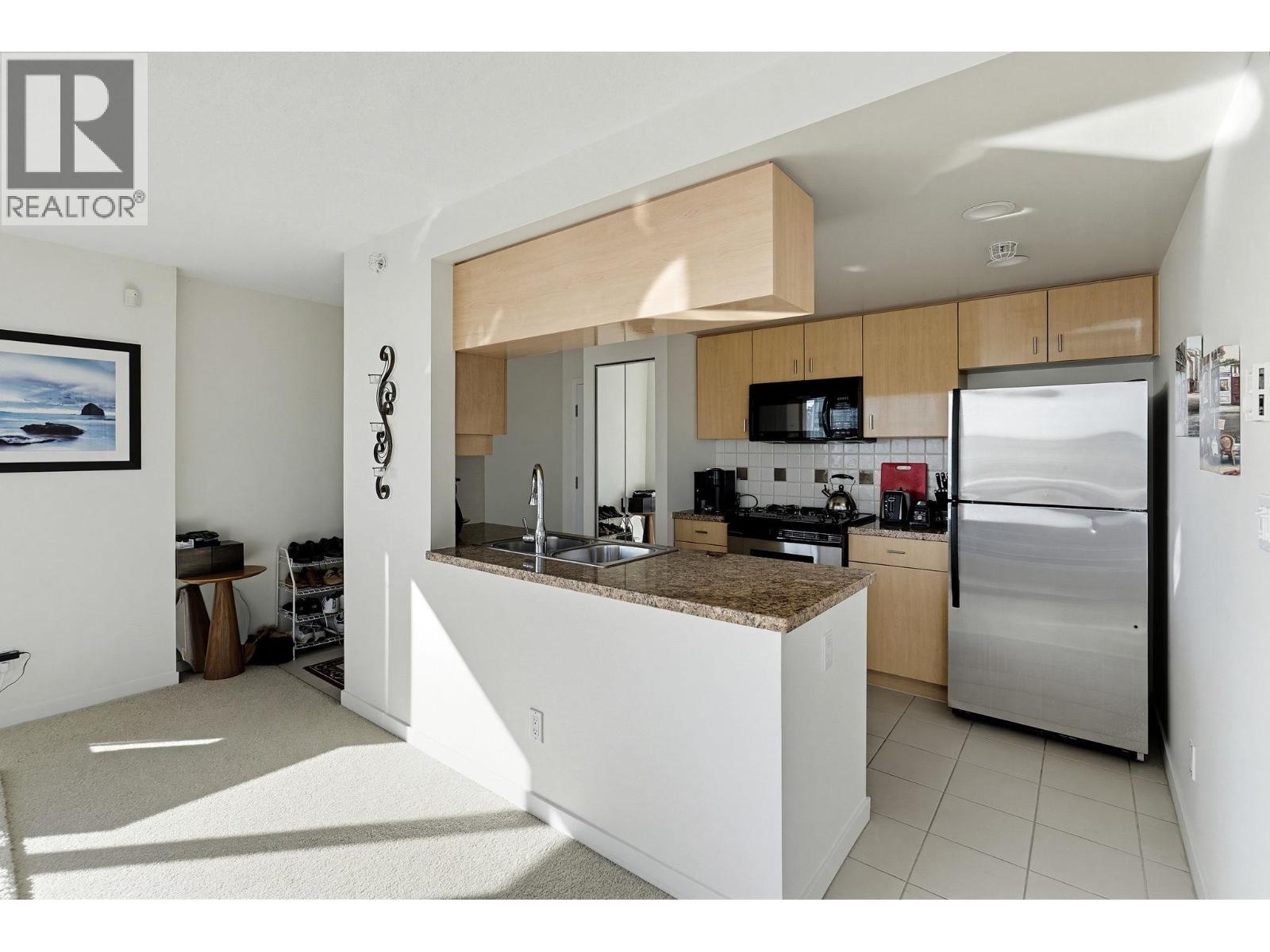 901 1067 Marinaside Crescent Property Photo 25