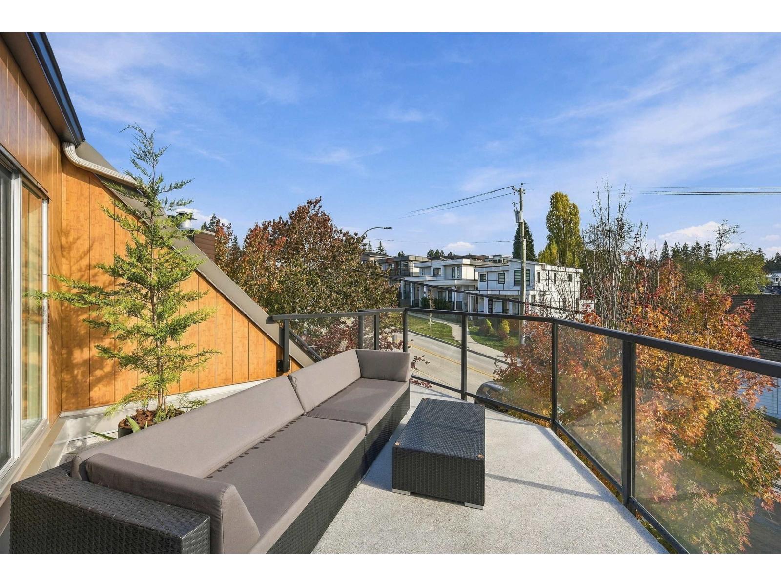 9 15989 Marine Drive Property Photo 14