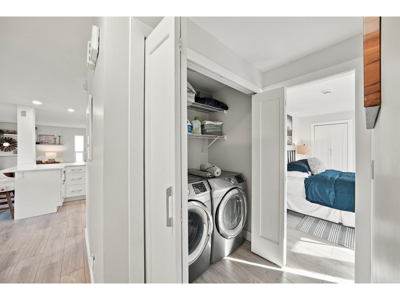 9 15989 Marine Drive Property Photo 18