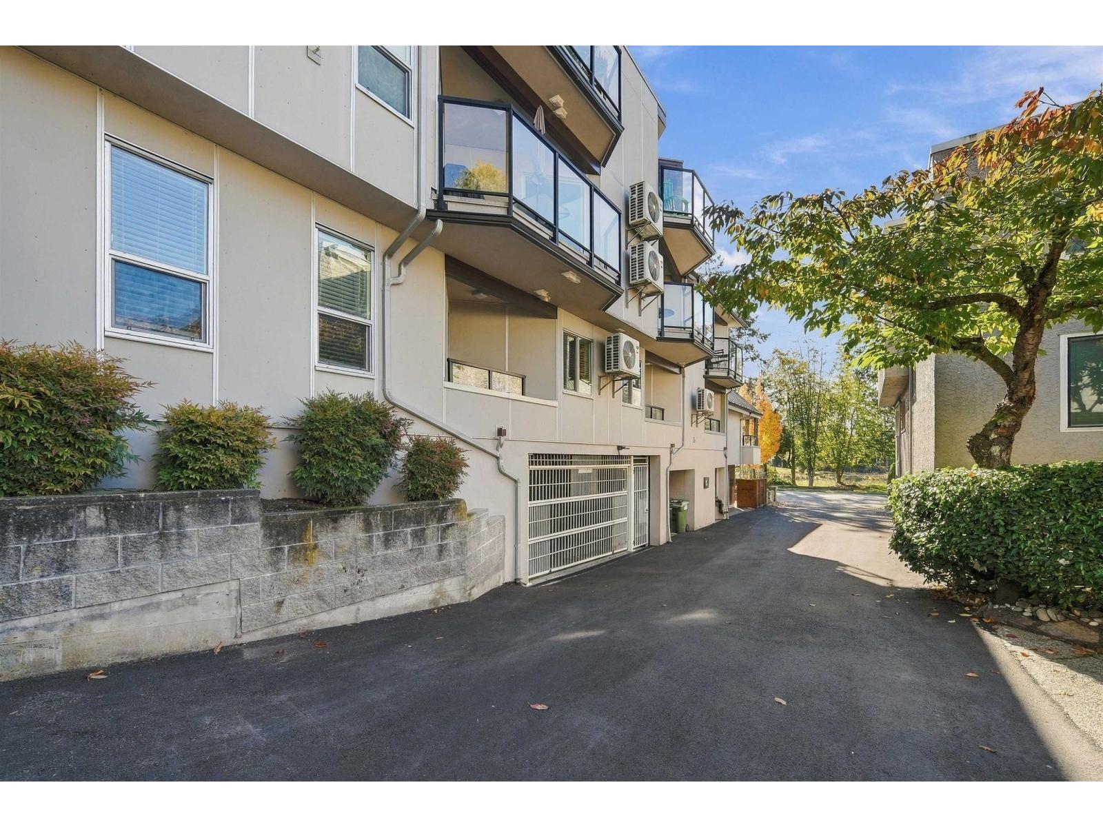 9 15989 Marine Drive Property Photo 19