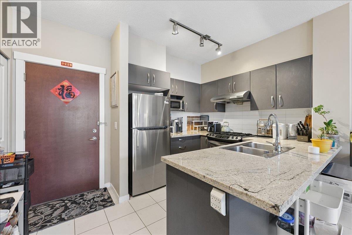 427 9288 Odlin Road Property Photo 3