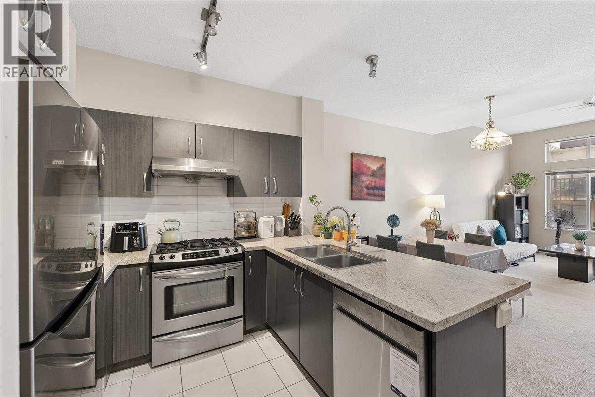 427 9288 Odlin Road Property Photo 4