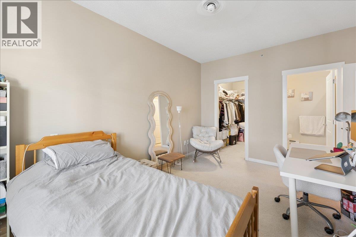 427 9288 Odlin Road Property Photo 14