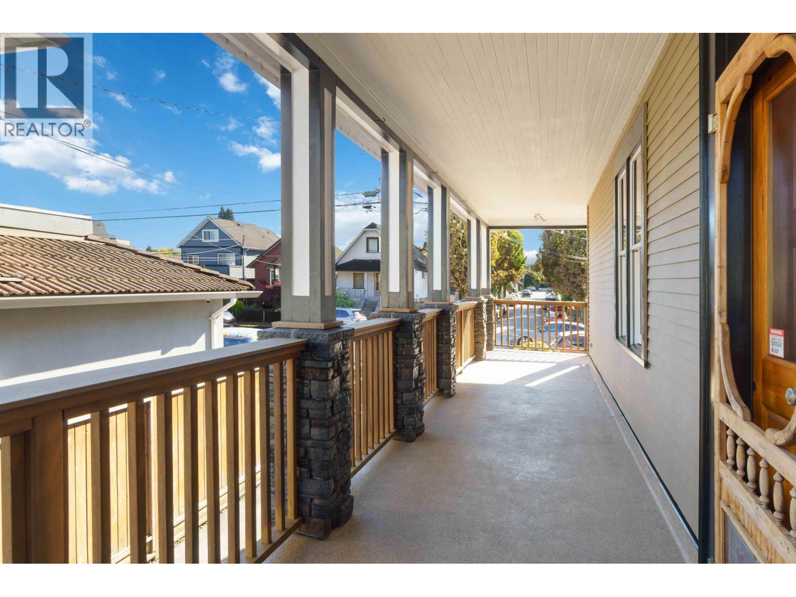 97 E King Edward Avenue Property Photo 3