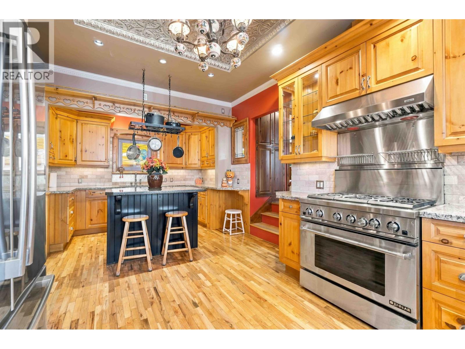 97 E King Edward Avenue Property Photo 11